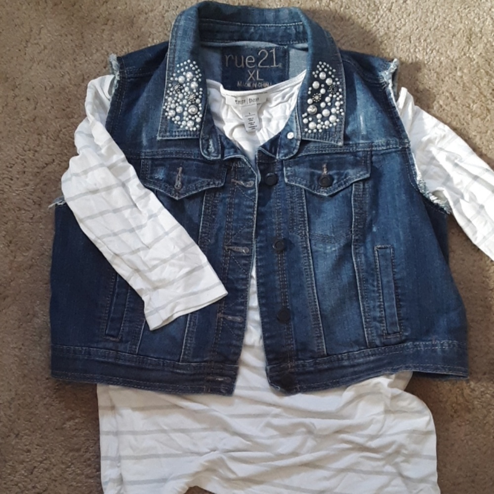Dark denim crop vest w/ pearl collar.